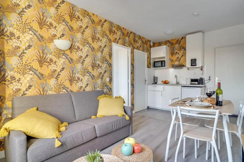 808 Chic Suite - Superb Apartment Баньоле Екстериор снимка