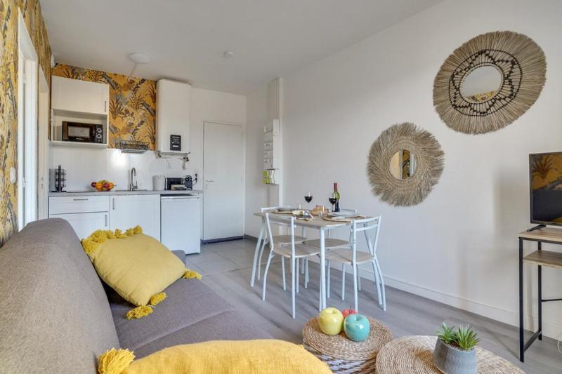 808 Chic Suite - Superb Apartment Баньоле Екстериор снимка